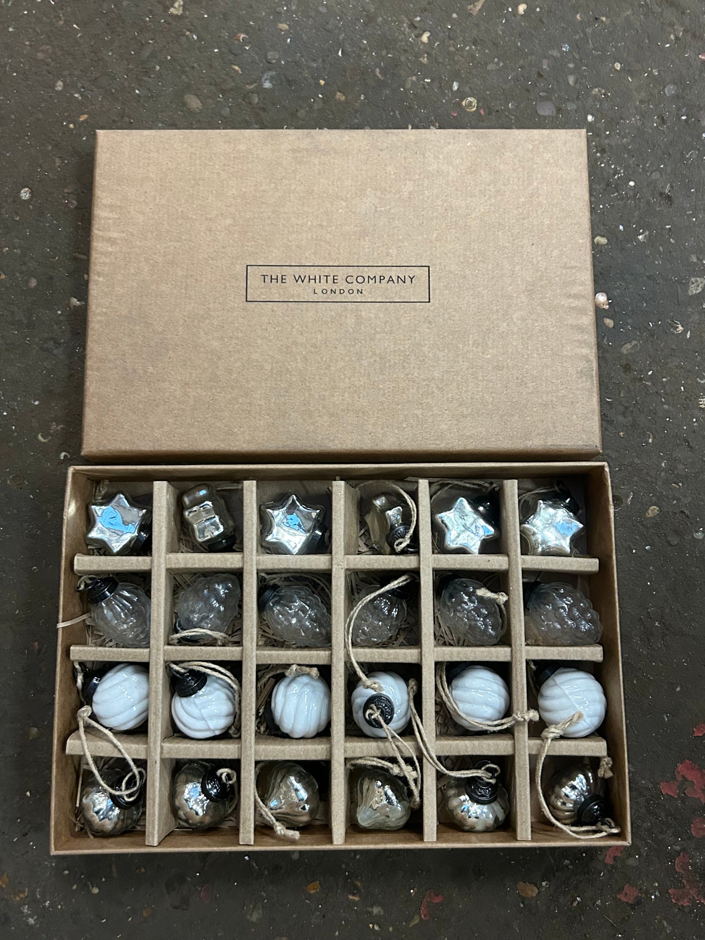 The White Company Mini Christmas Baubles Set (100 units)